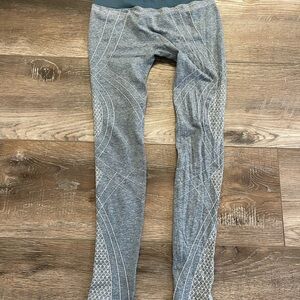 NUX teal & white Patterned Leggings like new size S